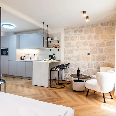 Centre In Stone House Appartement Split