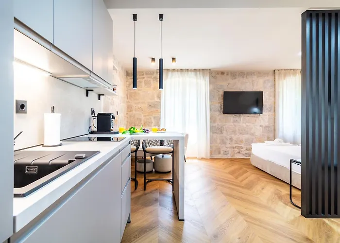 Centre In Stone House *