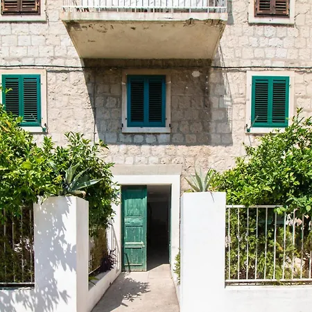 Centre In Stone House Apartman