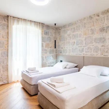 Centre In Stone House Apartment *