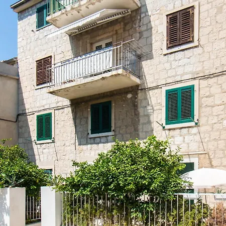 Centre In Stone House Apartman