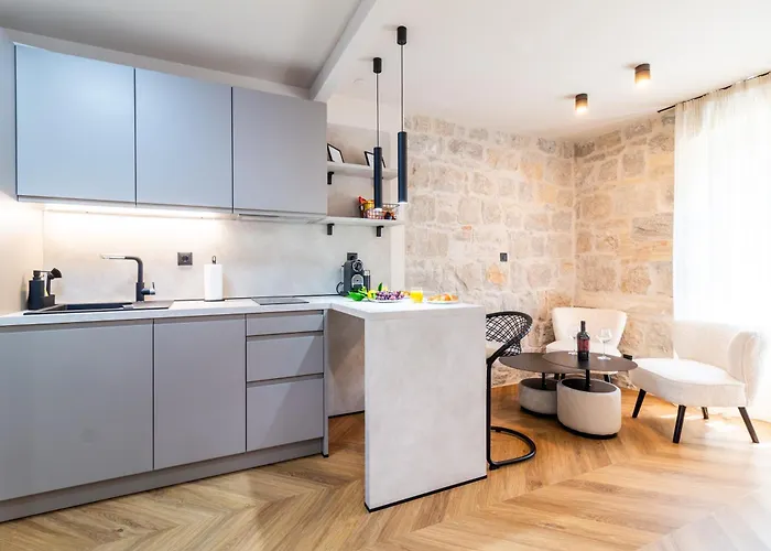 Centre In Stone House *